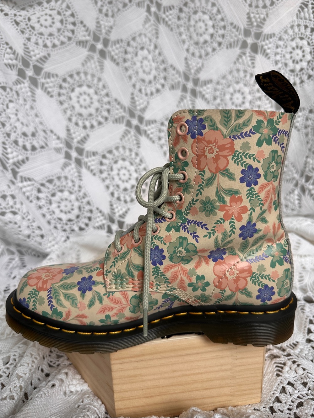 Dr. Martens 1460 Pascal Floral Reclaimed Leather Boots Cloud Cream Multi Sz7 - Picture 8 of 15